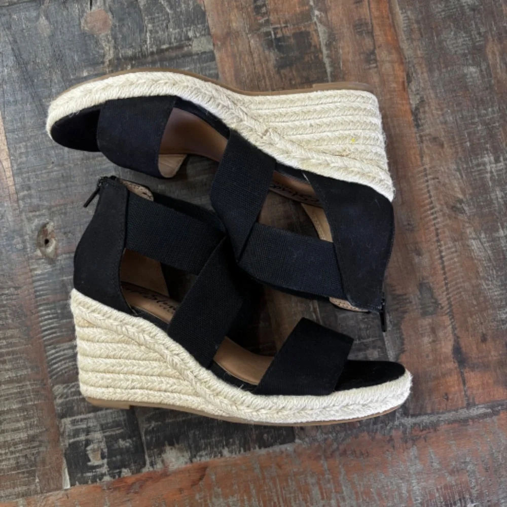 Lifestride Black Women's Thrive Strappy Espadrille Wedge Sandal.‎ Size 6.5W.
